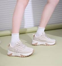 Giày sneaker nữ năng động